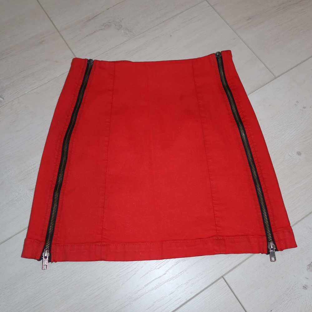 Red denim skirt with zippers ♥️